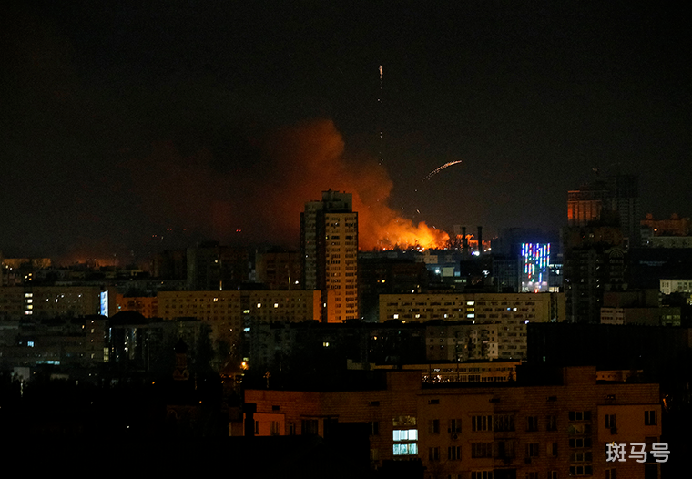 乌克兰基辅市中心传来巨大爆炸声（乌克兰基辅正在激战）