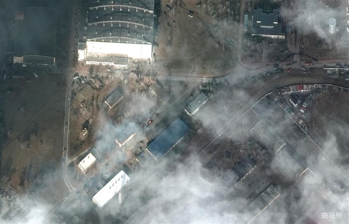 英媒：卫星图像显示俄军大规模地面部队集结，正朝基辅推进