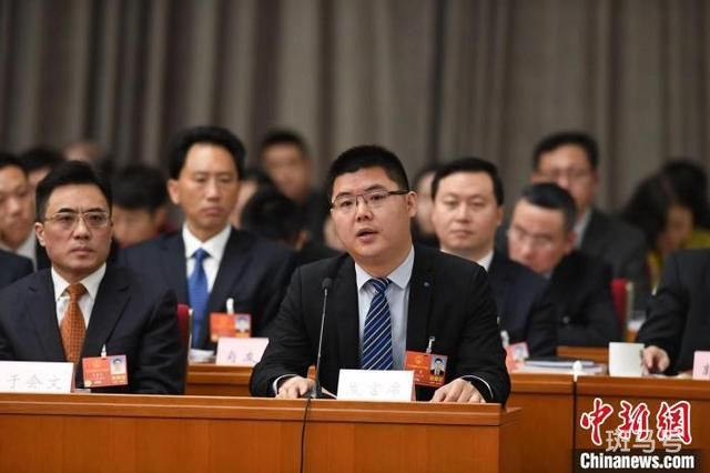 代表建议全面禁止未成年人玩网游(建议关闭直播打赏)(图1) 代表建议全面禁止未成年人玩网游(建议关闭直播打赏)(图1)
