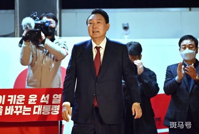 尹锡悦曾亲手将朴槿惠李明博送监狱(声称增加部署“萨德”系统)(图1) 尹锡悦曾亲手将朴槿惠李明博送监狱(声称增加部署“萨德”系统)(图1)