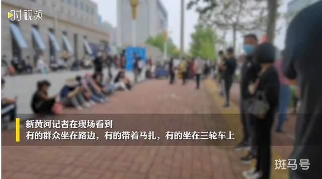 一上午百余人到唐山公安局反映问题 有人等了4个小时(图2)