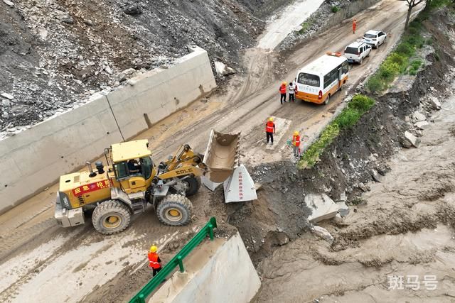 甘肃陇南强降雨致6人遇难(六个县区80个乡镇97031人受灾)(图2) 甘肃陇南强降雨致6人遇难(六个县区80个乡镇97031人受灾)(图2)