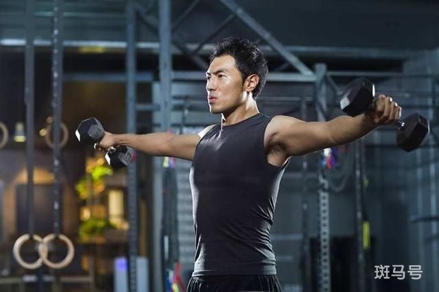 2022七夕情人节送男朋友什么礼物呢（男性在七夕情人节会期待什么惊喜）(图2)